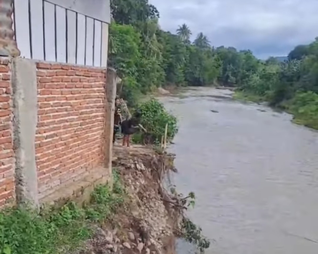 Dua Titik Longsor Terjadi di RT 4 Kampung Surya Bhakti “Kampung Cemes”, Kelurahan Pekat, Sumbawa