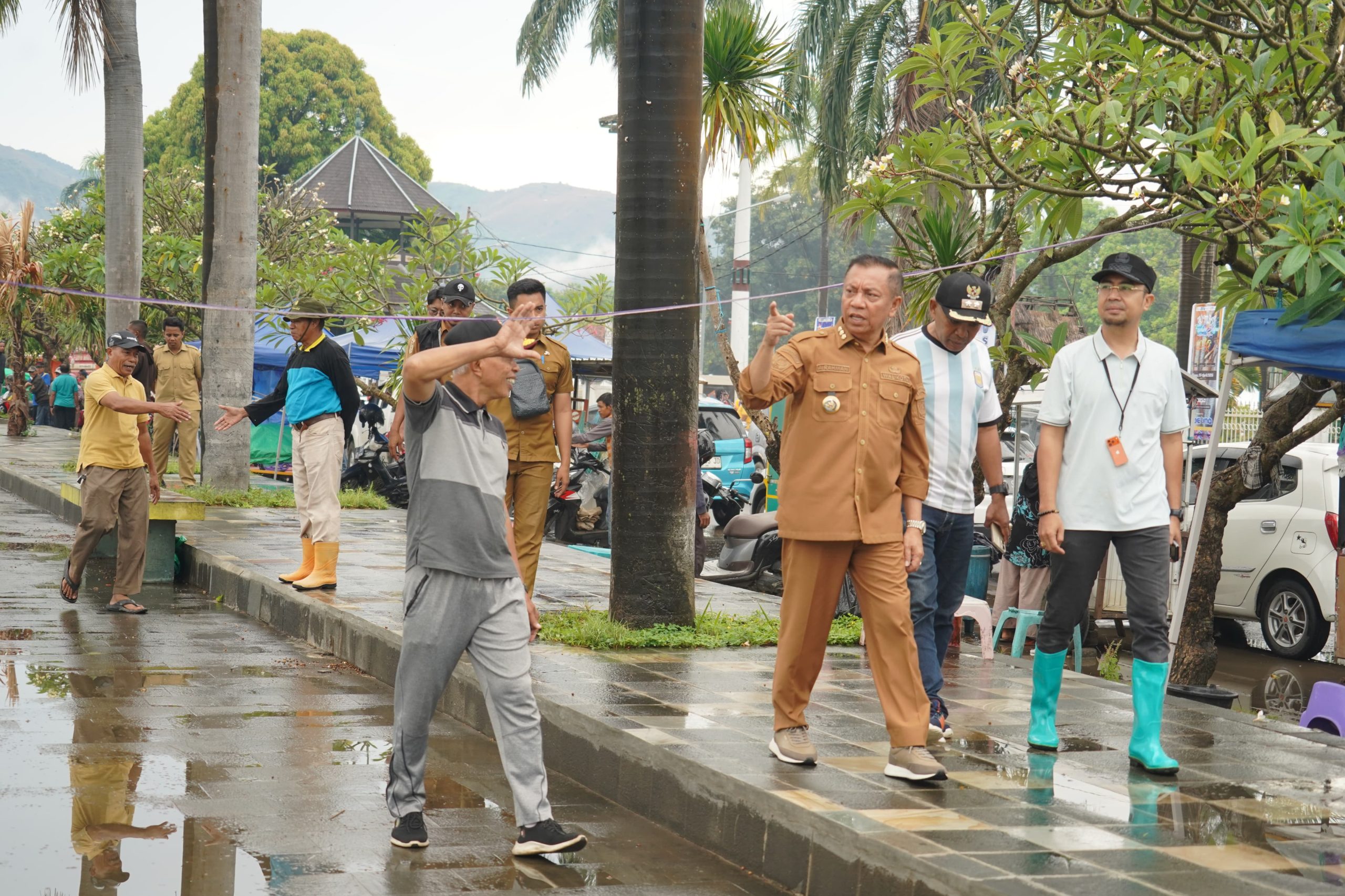 Wali Kota Bima Pimpin Gotong Royong Sambut Festival Pawai Rimpu